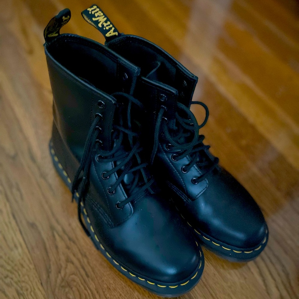 Dr. Martens Size 8 1460 W JY004 Boots